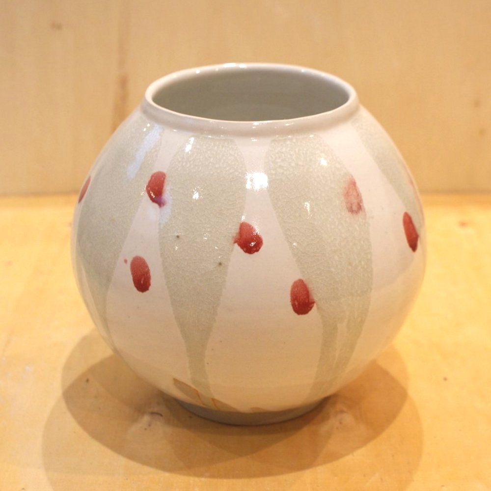 White moon jar